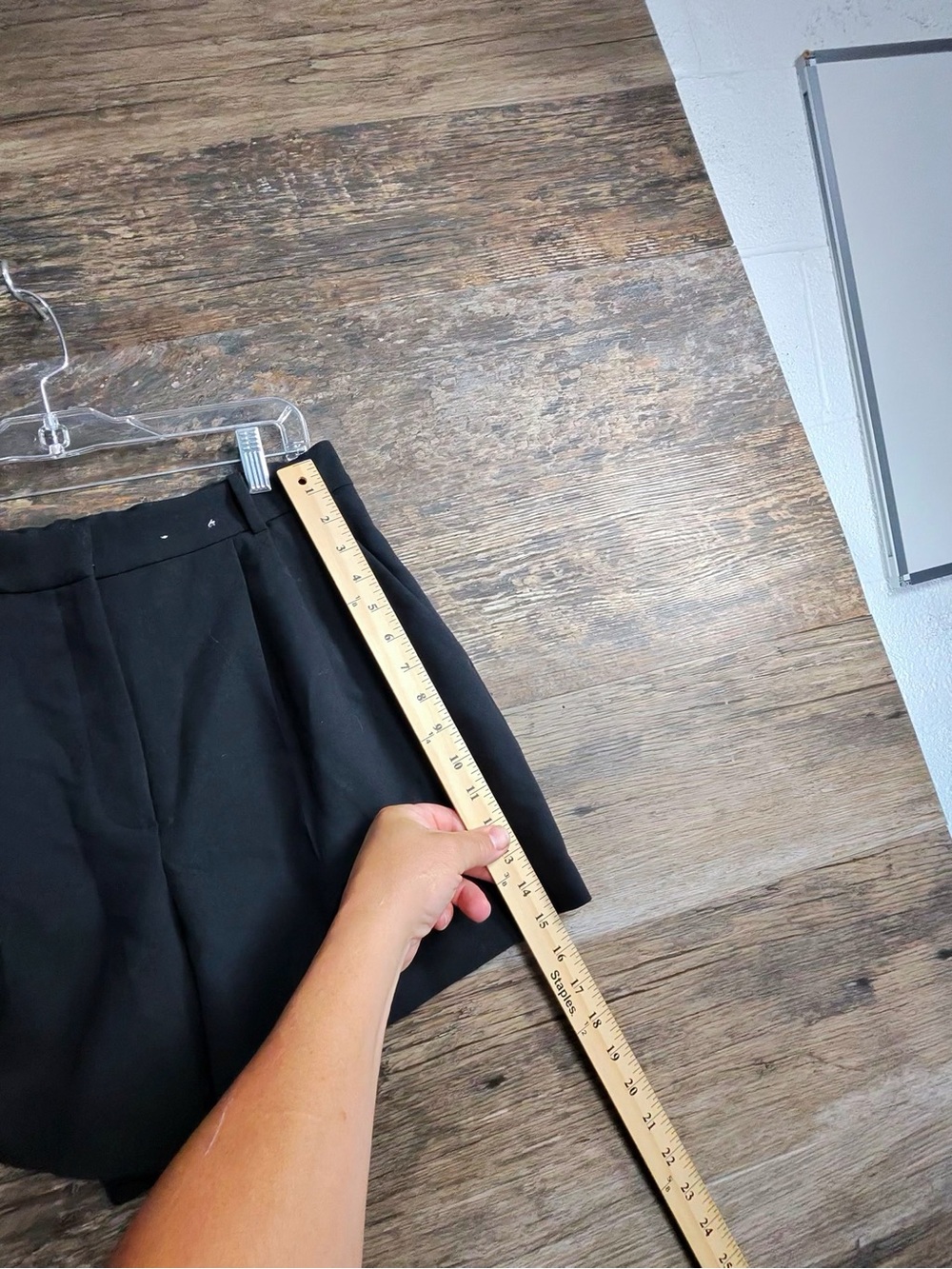 Abercrombie & Fitch Black High-Rise Tailored Shorts - Picture 3 of 10